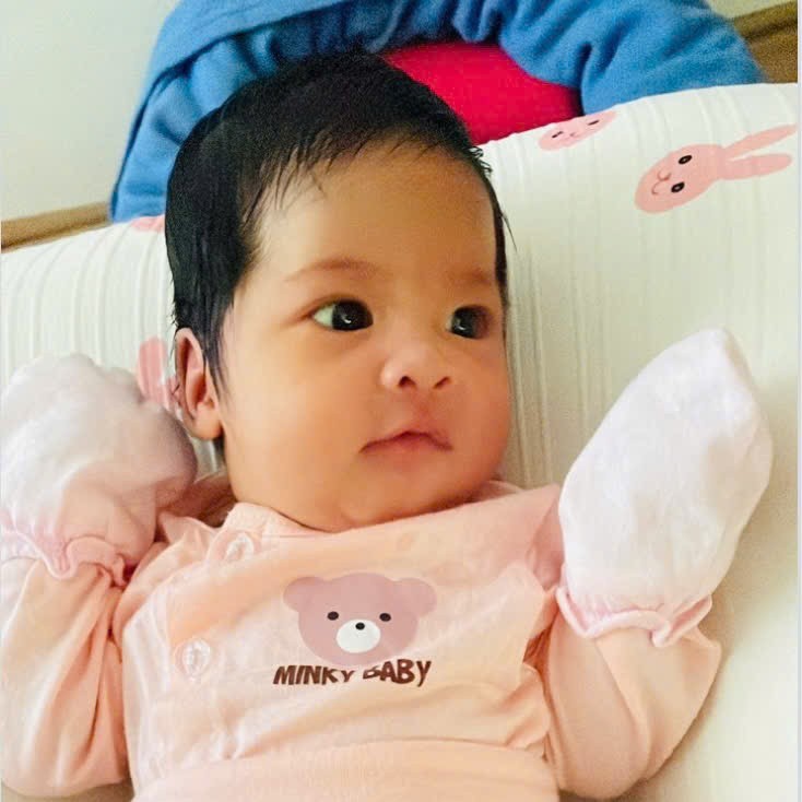 Em bé IVF