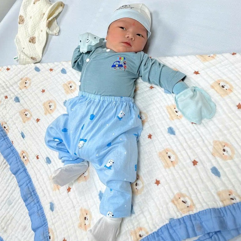 Em bé IVF
