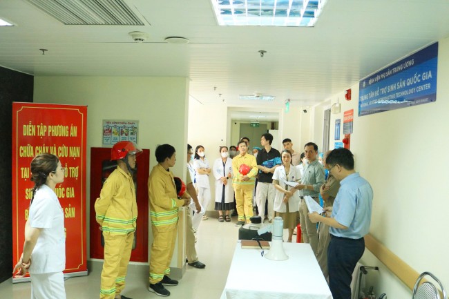 Diễn tập phòng cháy chữa cháy tại Trung tâm Hỗ trợ sinh sản Quốc gia